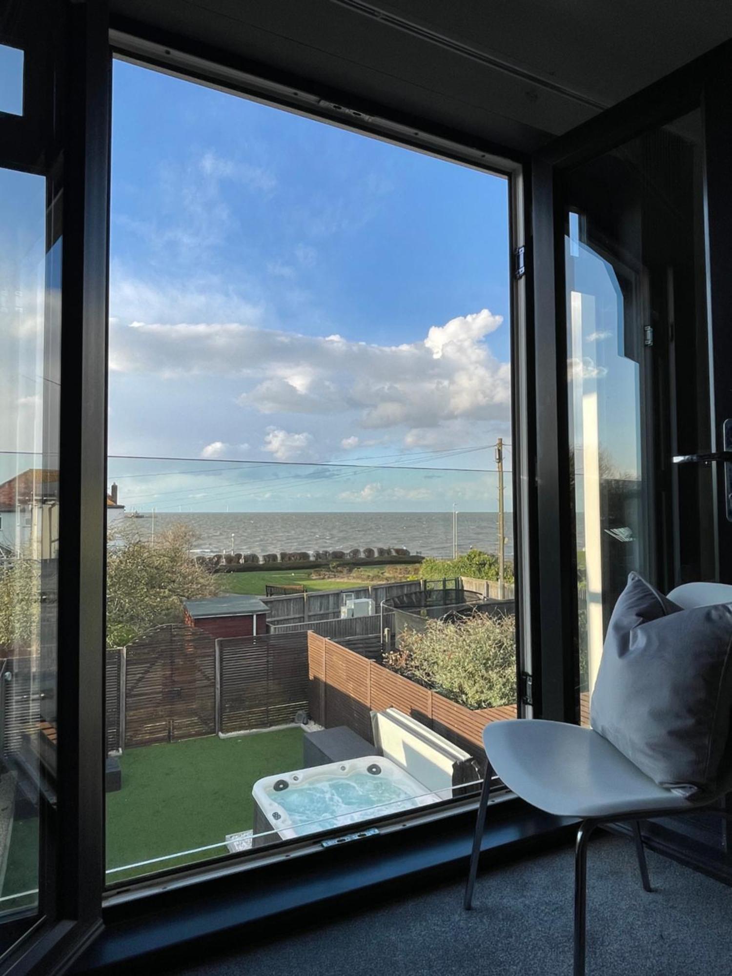 Broadway Beach Home With Hot Tub Herne Bay Eksteriør billede
