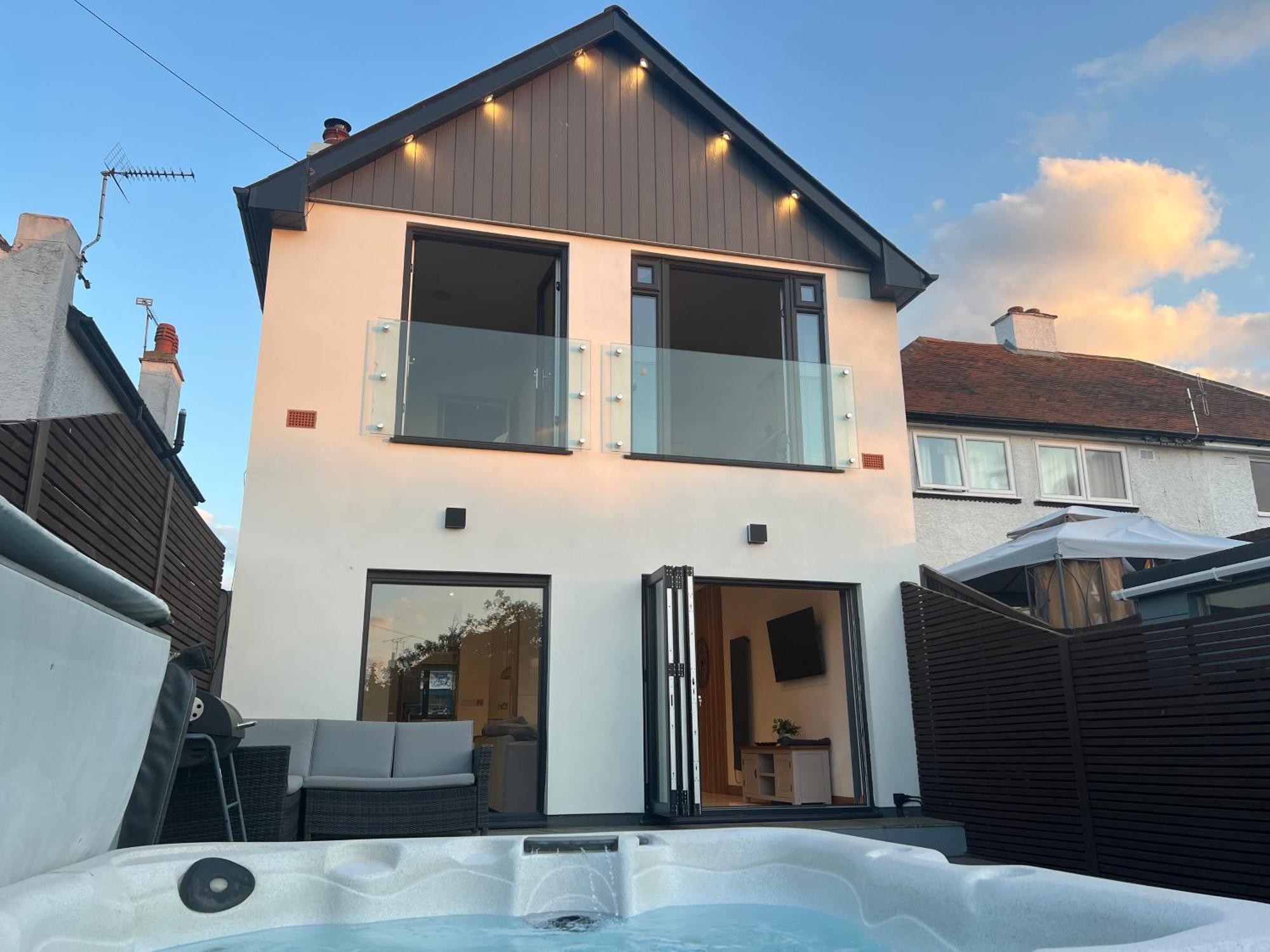 Broadway Beach Home With Hot Tub Herne Bay Eksteriør billede